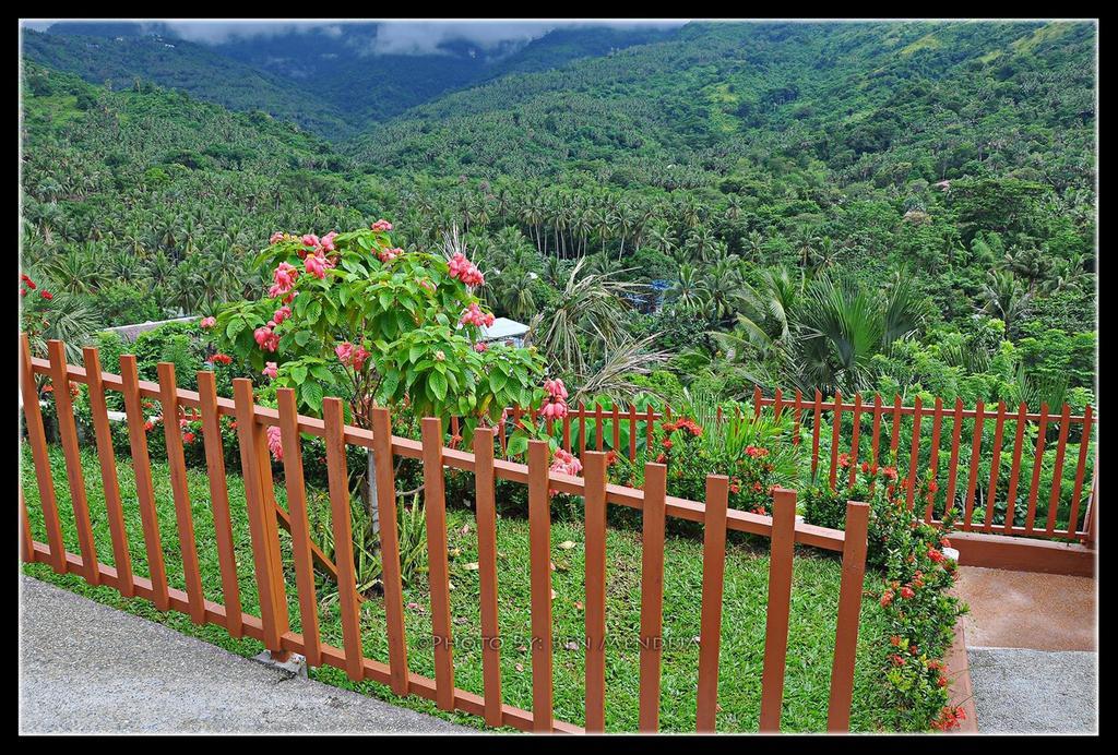 Tribal Hills Mountain Resort Puerto Galera Buitenkant foto