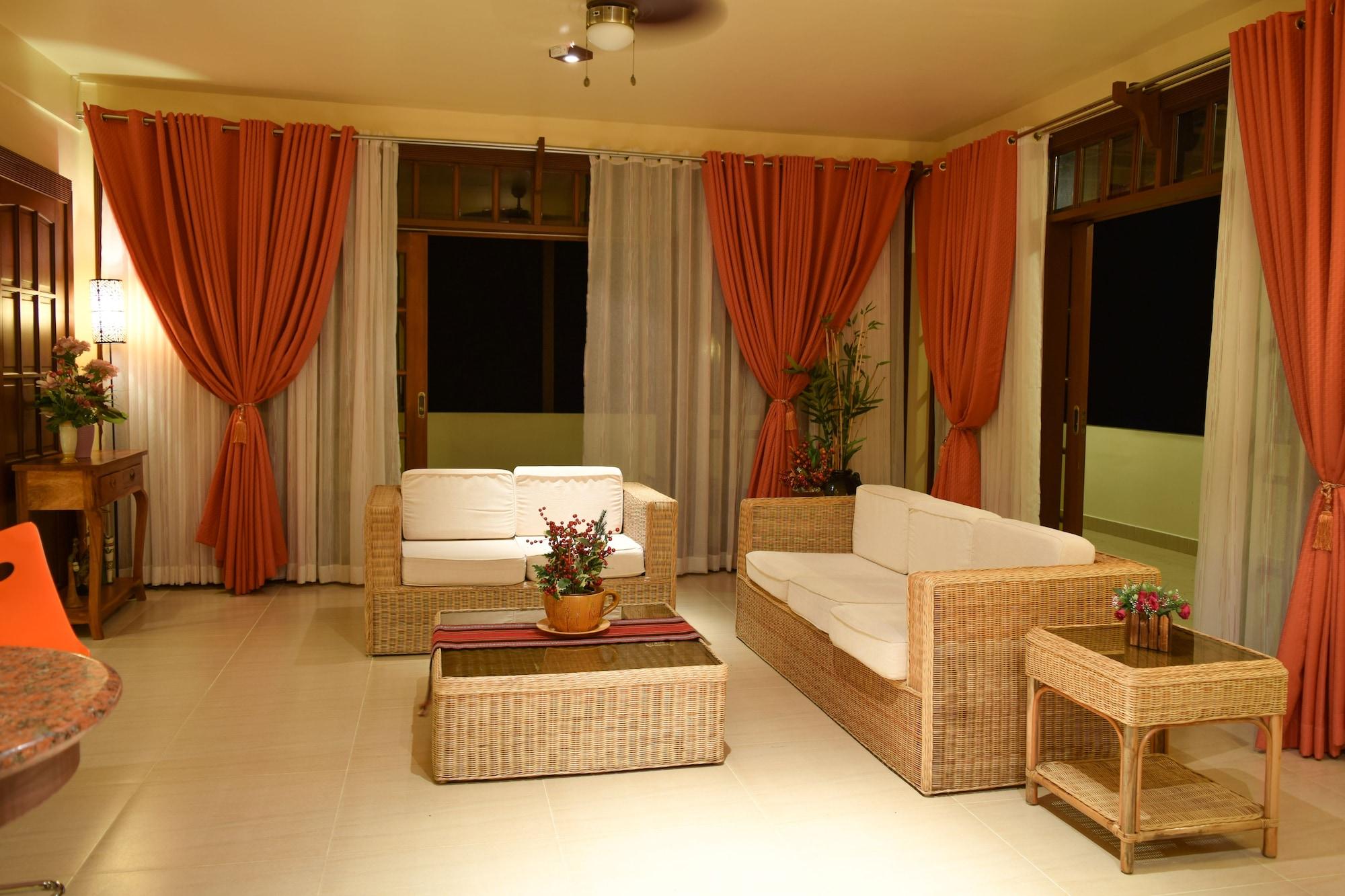 Tribal Hills Mountain Resort Puerto Galera Buitenkant foto